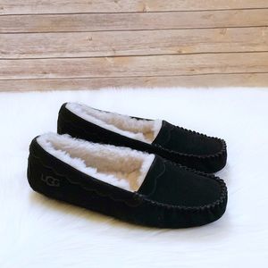 UGG Ansley Scalloped Moc Black Slippers